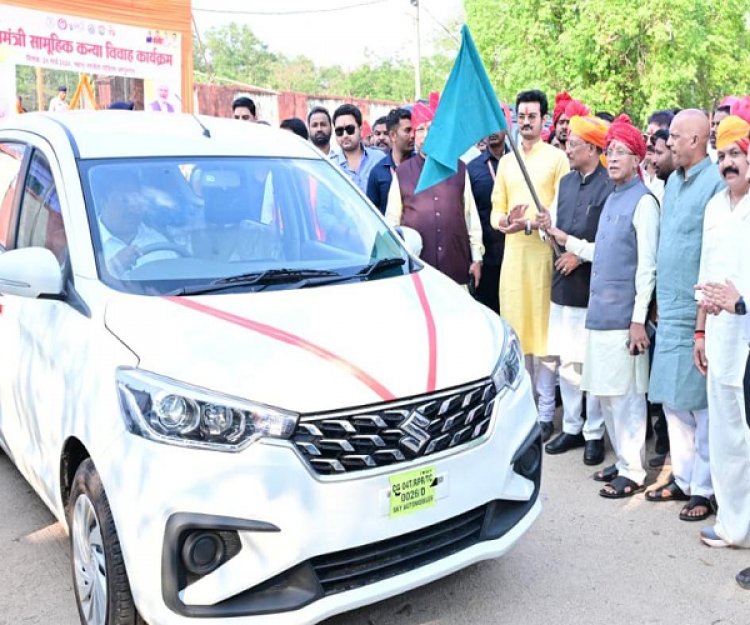 मुख्यमंत्री श्री साय ने 4 शासकीय वाहनों को दिखाई हरी झंडी:राजस्व विभाग को मिले नए वाहन, प्रशासनिक कार्यों में आएगी तेजी और सहूलियत