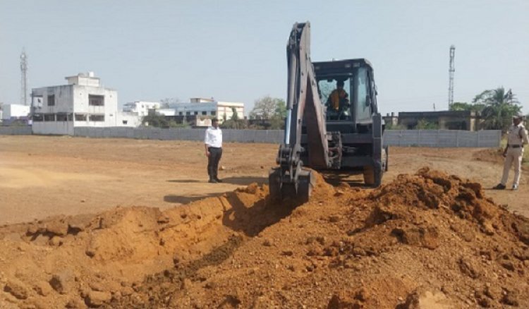 ग्राम सोमनी में अवैध प्लाटिंग पर चला बुलडोजर