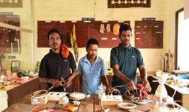 अब हथियार नहीं, हुनर से बदल रही पुनर्वासितों की जिंदगी : इलेक्ट्रीशियन ट्रेड में दिया जा रहा प्रशिक्षण