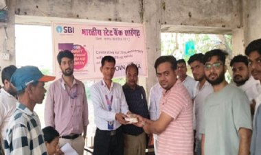 एसबीआई मेन ब्रांच और चेंबर ऑफ कॉमर्स सारंगढ़ ने बांटे 10 एवं 20 के नए नोट