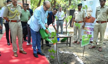 राज्यपाल श्री रमेन डेका ने ली रायपुर जिले में विकासखंड स्तरीय समीक्षा बैठक