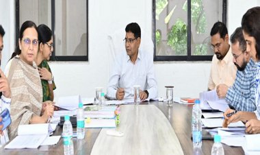 राजस्व कार्यों में ढिलाई पर सख्त:लंबित प्रकरणों के निपटारे और राजस्व वसूली में तेजी लाने मंत्री ने दिए निर्देश