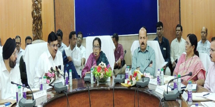 रायपुर : हरित खाद, नीली-हरी शैवाल और जैव उर्वरकों पर जोर दिया कृषि उत्पादन आयुक्त श्रीमती शहला निगार ने
