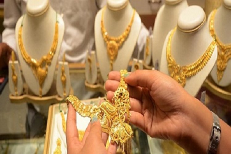 भारत में सोने की कीमतों में उतार-चढ़ाव, रिकॉर्ड स्तर से 17% गिरावट