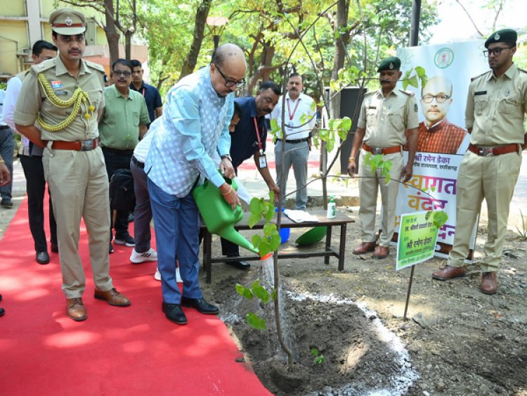 राज्यपाल श्री रमेन डेका ने ली रायपुर जिले में विकासखंड स्तरीय समीक्षा बैठक