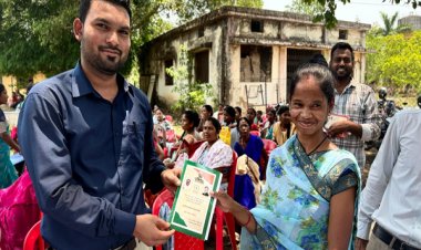 सुशासन तिहार में मिला नवीनीकृत राशन कार्ड, सीता वेक के चेहरे पर लौटी मुस्कान