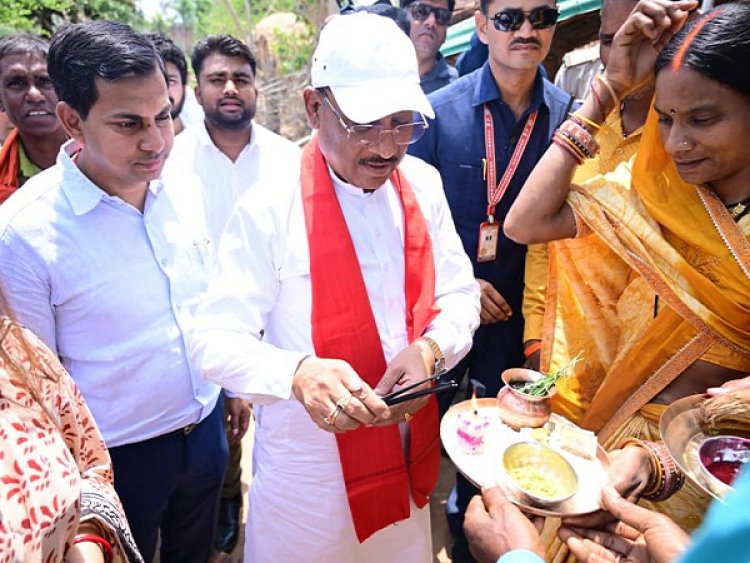 एक ग्रामीण का न्योता, मुख्यमंत्री का अपनापन - प्रधानमंत्री आवास से साकार हुआ सपना, मुख्यमंत्री ने कराया गृह प्रवेश