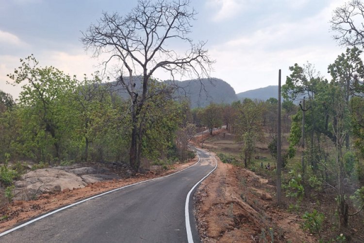 पहाड़ों के बीच बसाहट तक पहुँची नई उम्मीद की सड़क