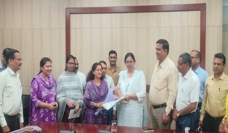 संचालक योजना श्रीमती रोक्तिमा यादव को दी गई भावभीनी विदाई