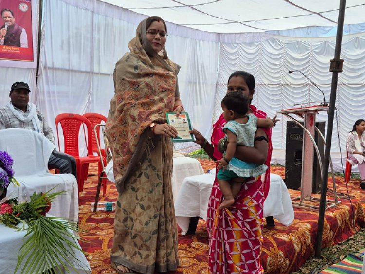 सुशासन तिहार 2026: सिमड़ा शिविर में हितग्राहियों को मिले राशन कार्ड, चेहरे पर आई मुस्कान