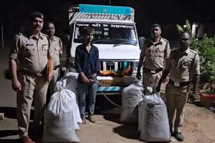 खुटगांव चेकपोस्ट पर पुलिस का शिकंजा, सब्जियों के नीचे मिला गांजा