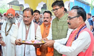 मुख्यमंत्री श्री साय ने भिखमपुरा के पंचमुखी सिद्ध हनुमान मंदिर में की पूजा-अर्चना