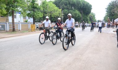 उप मुख्यमंत्री श्री अरुण साव ने सायकल चलाकर फिट रहने और पर्यावरण संरक्षण का दिया संदेश
