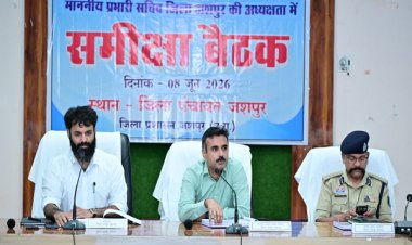 प्रभारी सचिव श्री अंकित आनंद ने की जिले के विकास कार्यों की व्यापक समीक्षा