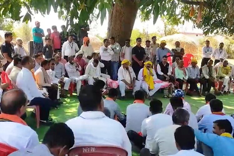उप मुख्यमंत्री श्री अरुण साव ने आम पेड़ के नीचे लगाई चौपाल