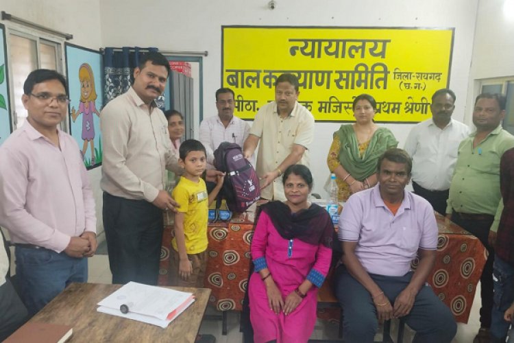 छत्तीसगढ़ में बाल संरक्षण की नई मिसाल : रायगढ़ में पहली बार समुदाय-आधारित फोस्टर केयर के तहत बालक को मिला पारिवारिक संरक्षण